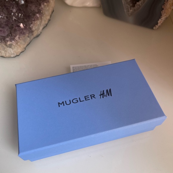 MUGLER x H&M Star Earrings - Picture 2 of 3